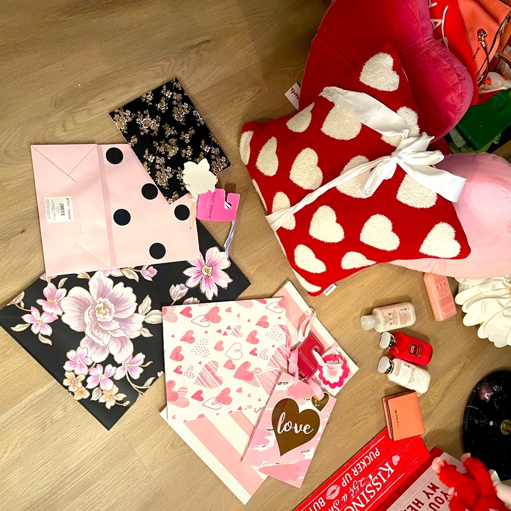 Pink & Black Floral Gift Bags, Set of 3.